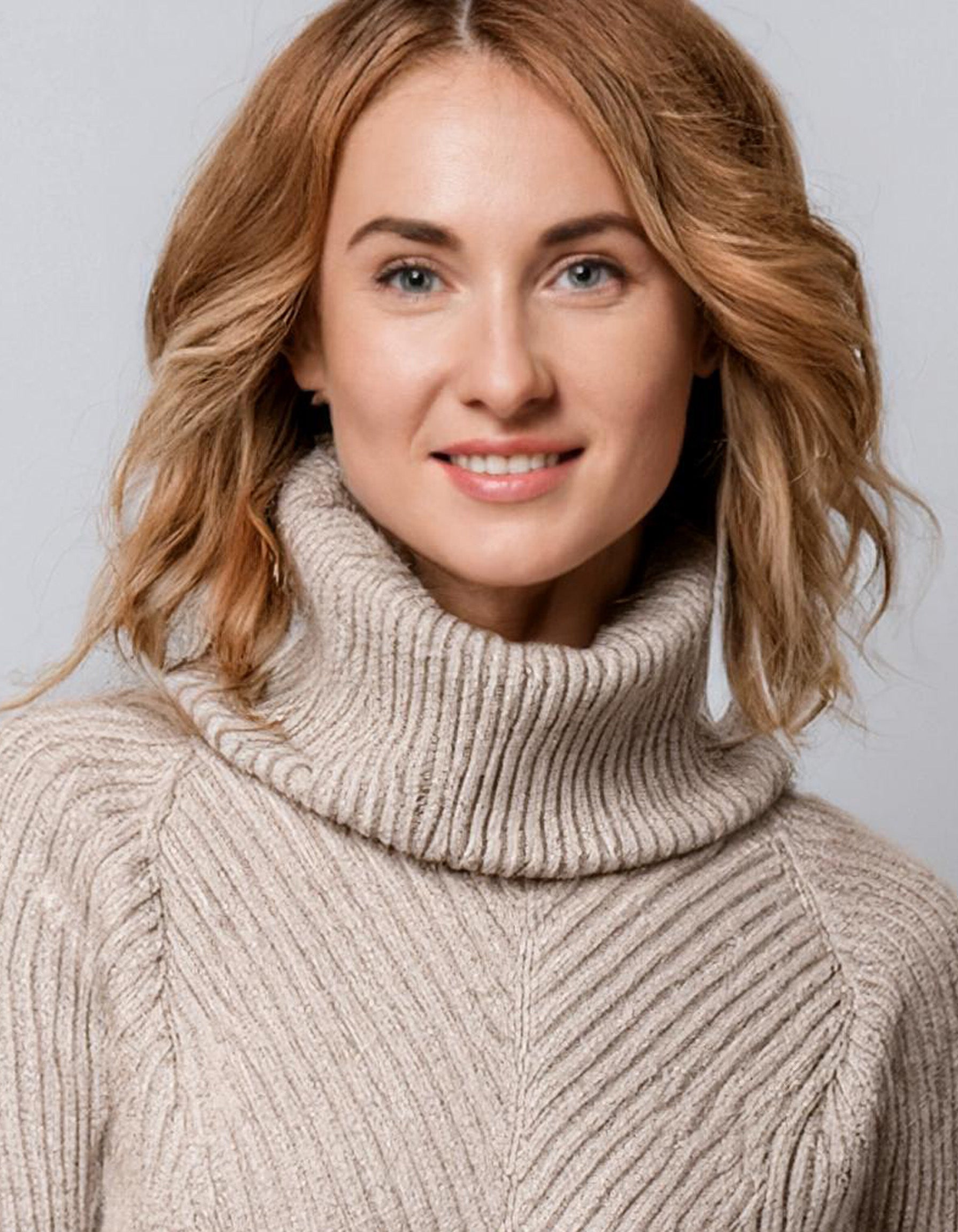 Light Grey Casual Turtleneck Sweater 4